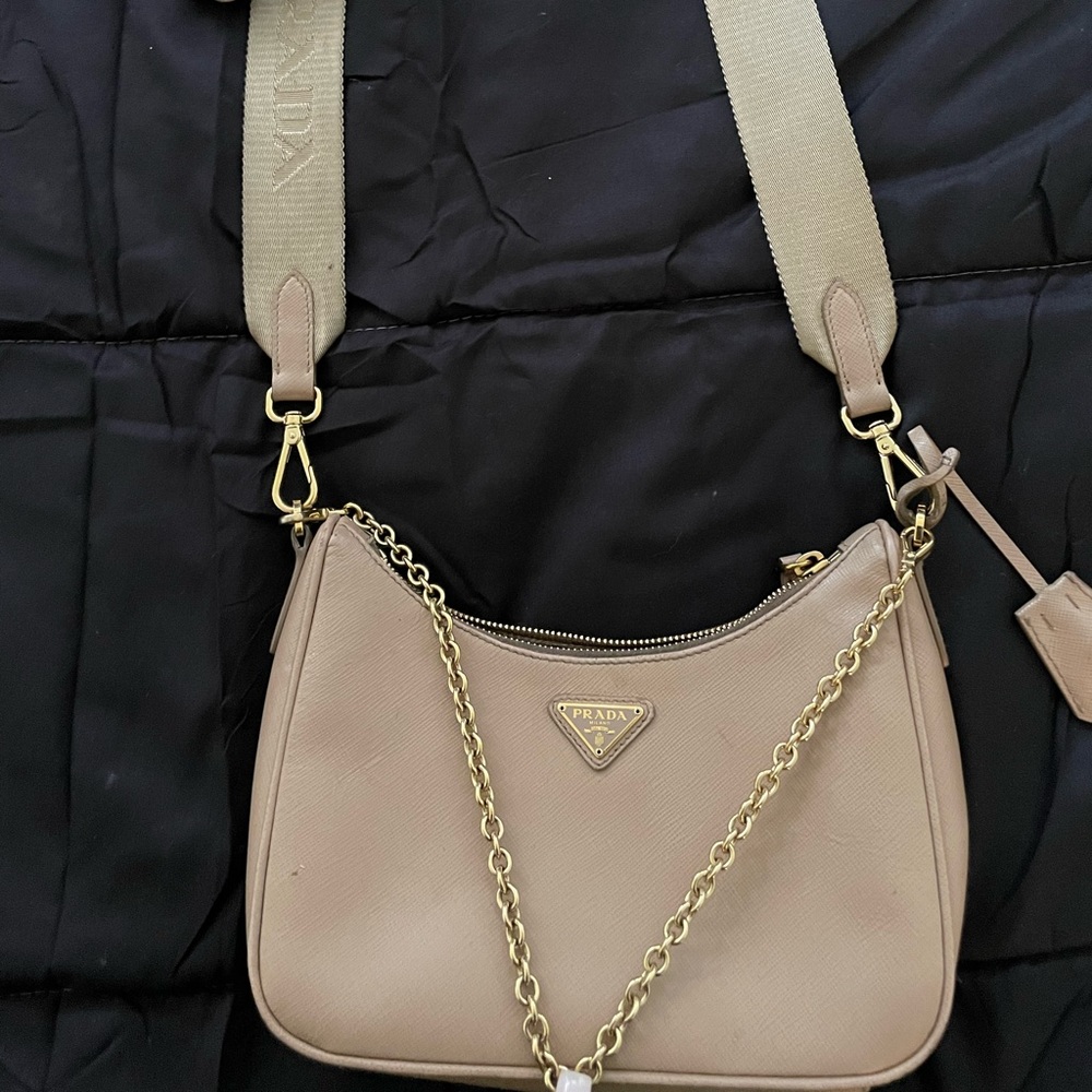 Prada Re-Edition 2005 Saffiano leather bag